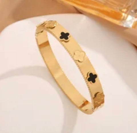 The Claudette clover bangle